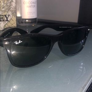 Black Ray Bans